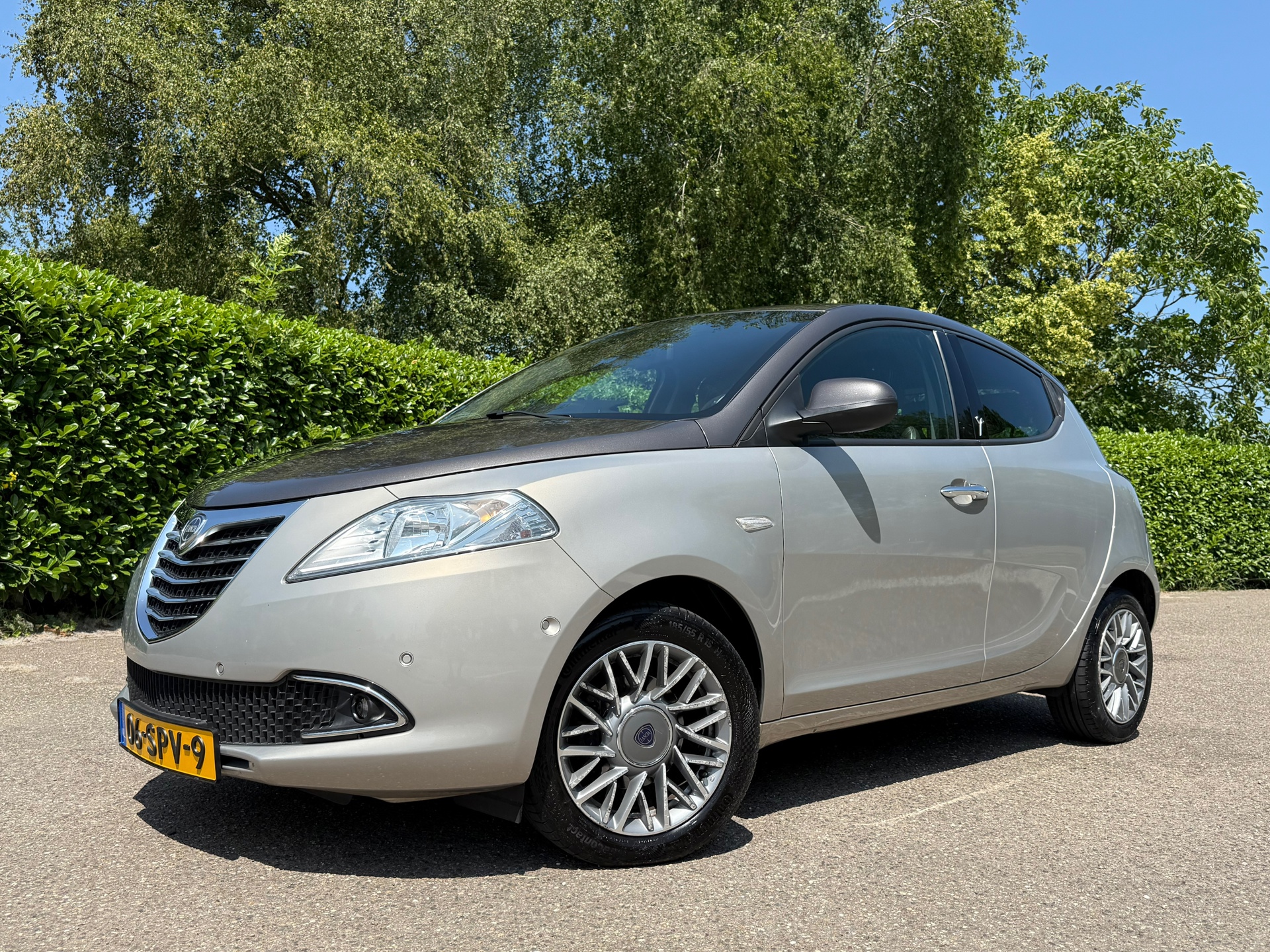 Lancia Ypsilon 0.9 TwinAir Platinum Automaat | 1e Eigenaar | Leder | Navi | Clima | 15" Velgen | PDC | Cruise | LED | 45855735-0.jpg | Auto rijser
