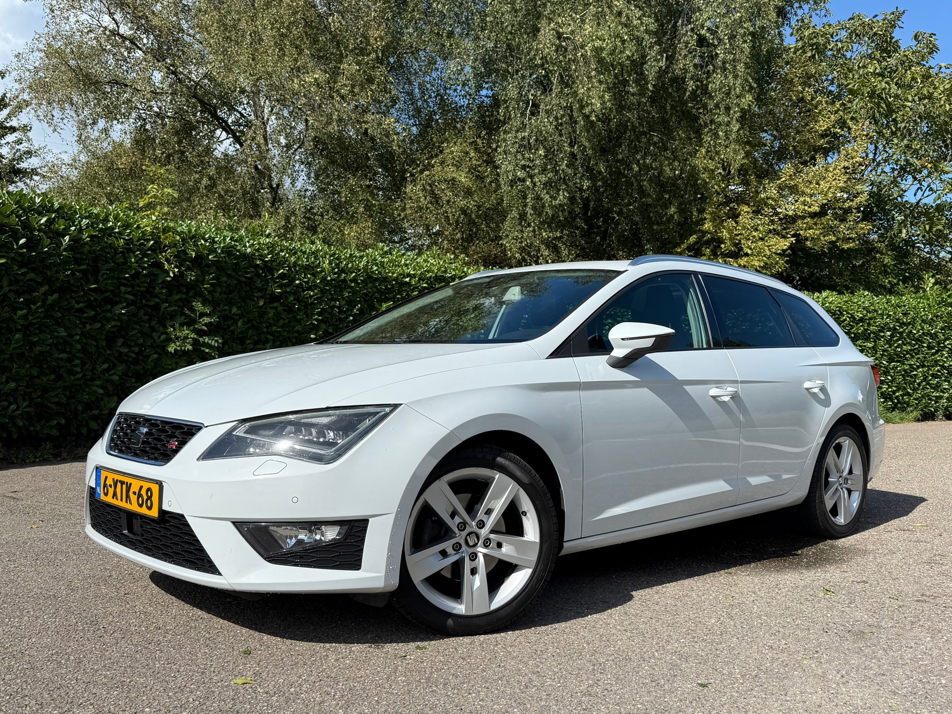 SEAT León ST 1.4 TSI ACT FR Dynamic Automaat | Panoramadak | Leder/Alcantara | Navi | 17" Velgen | Stoelverwarming | PDC | Cruise 47164670-0.jpg | Auto rijser
