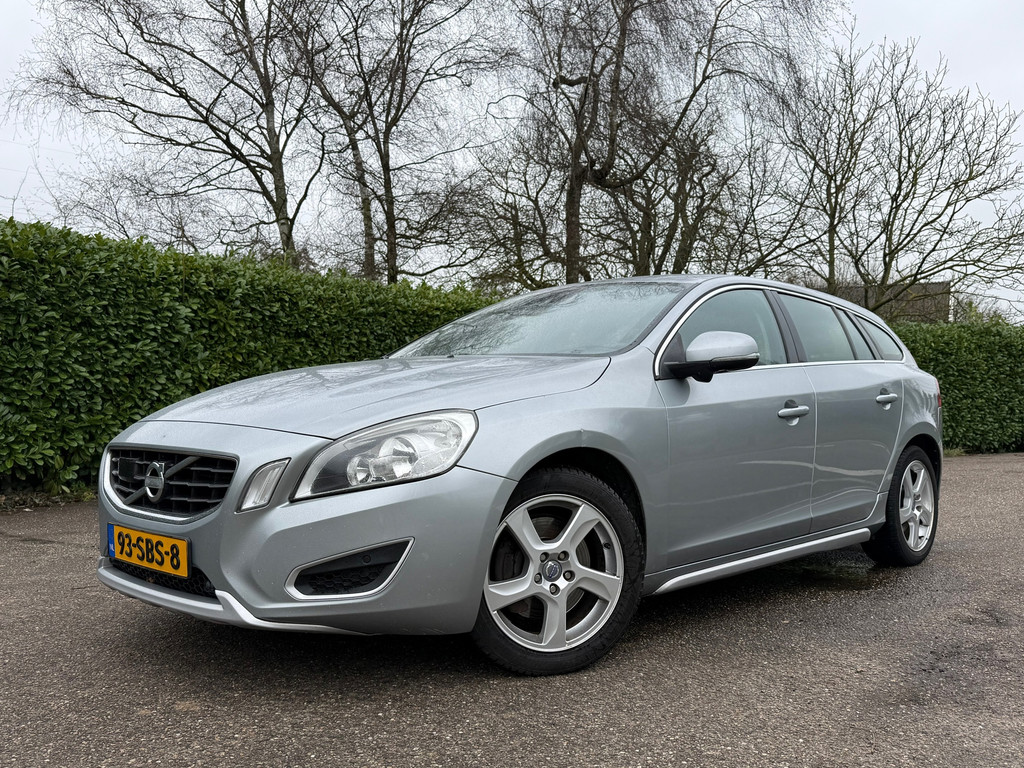 Volvo V60 2.0 T5 Momentum Automaat | Navi | Leder | Trekhaak | Clima | 16" Velgen | PDC | Cruise | Goed onderhouden! | 51129023-0.jpg | Auto rijser