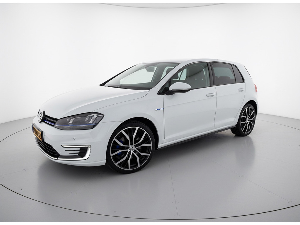 Volkswagen Golf 1.4 TSI GTE |Met Nw MEGARTONIC | PARELMOERWIT metallic 53062869-0.jpg | Auto rijser