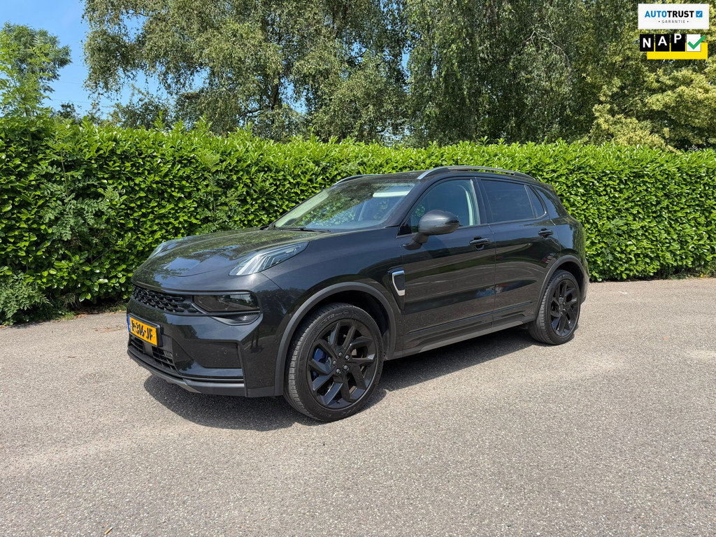 Lynk & Co 01 1.5 Plug-in Black Edition | Panoramadak|360 Camera 54287666-0.jpg | Auto rijser